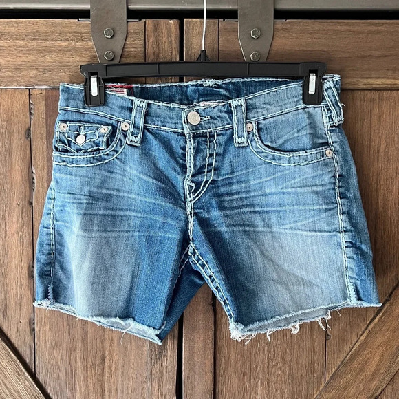 True Religion Jayde Super T Raw Hem Denim Shorts Size 27 EUC - Picture 1 of 8